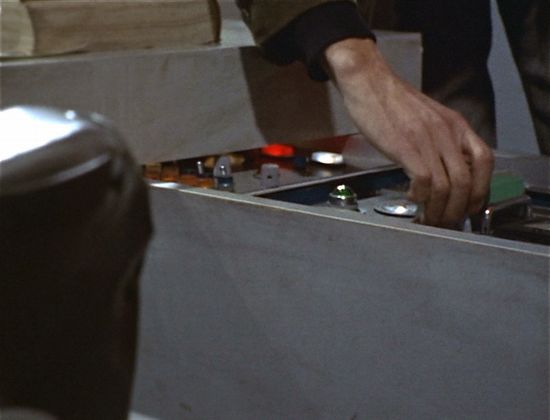http://www.mightyjack.info/library/command-console-tray.jpg
